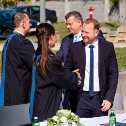 Ünnepi hangulat és újabb ipari együttműködések aláírása a PTE Műszaki és Informatikai Karának tanévnyitóján