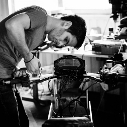 Egyedi elektromos motor prototípusát készítette el Fröhlich Balázs